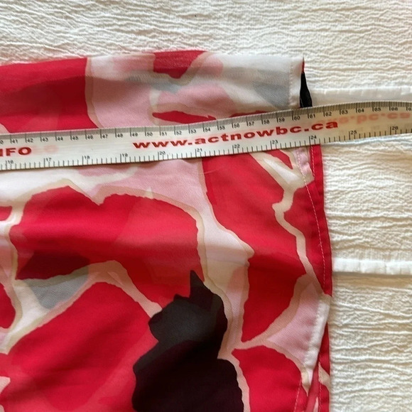 Ann Taylor - Red Poppy Design short sleeve chiffon top. Size S - Picture 6 of 6
